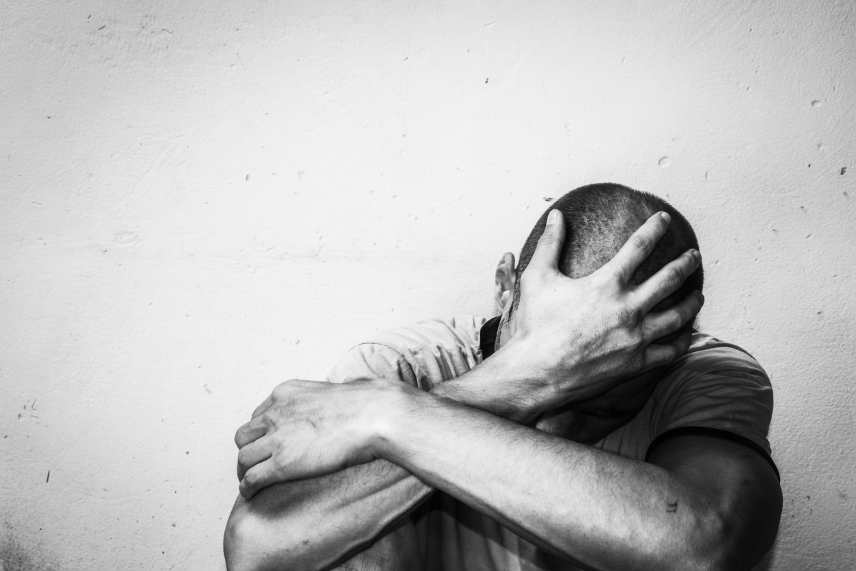 اضطراب و افسردگی همراه با اعتیاد: کدام اول شروع می‌شود؟